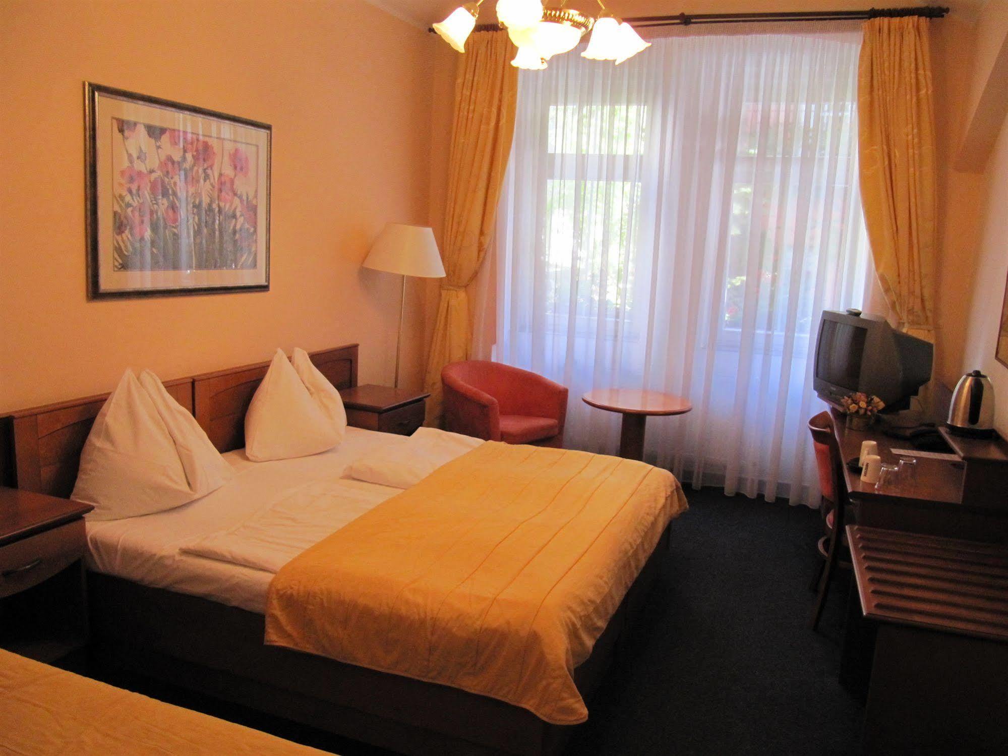 Amadeus Hotel Prague Exterior photo